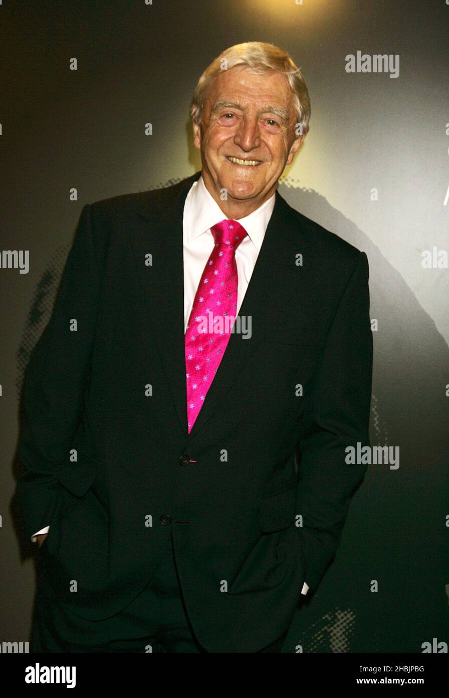 Michael Parkinson participe aux Music Industry Awards au Grosvenor House Hotel de Londres. Banque D'Images