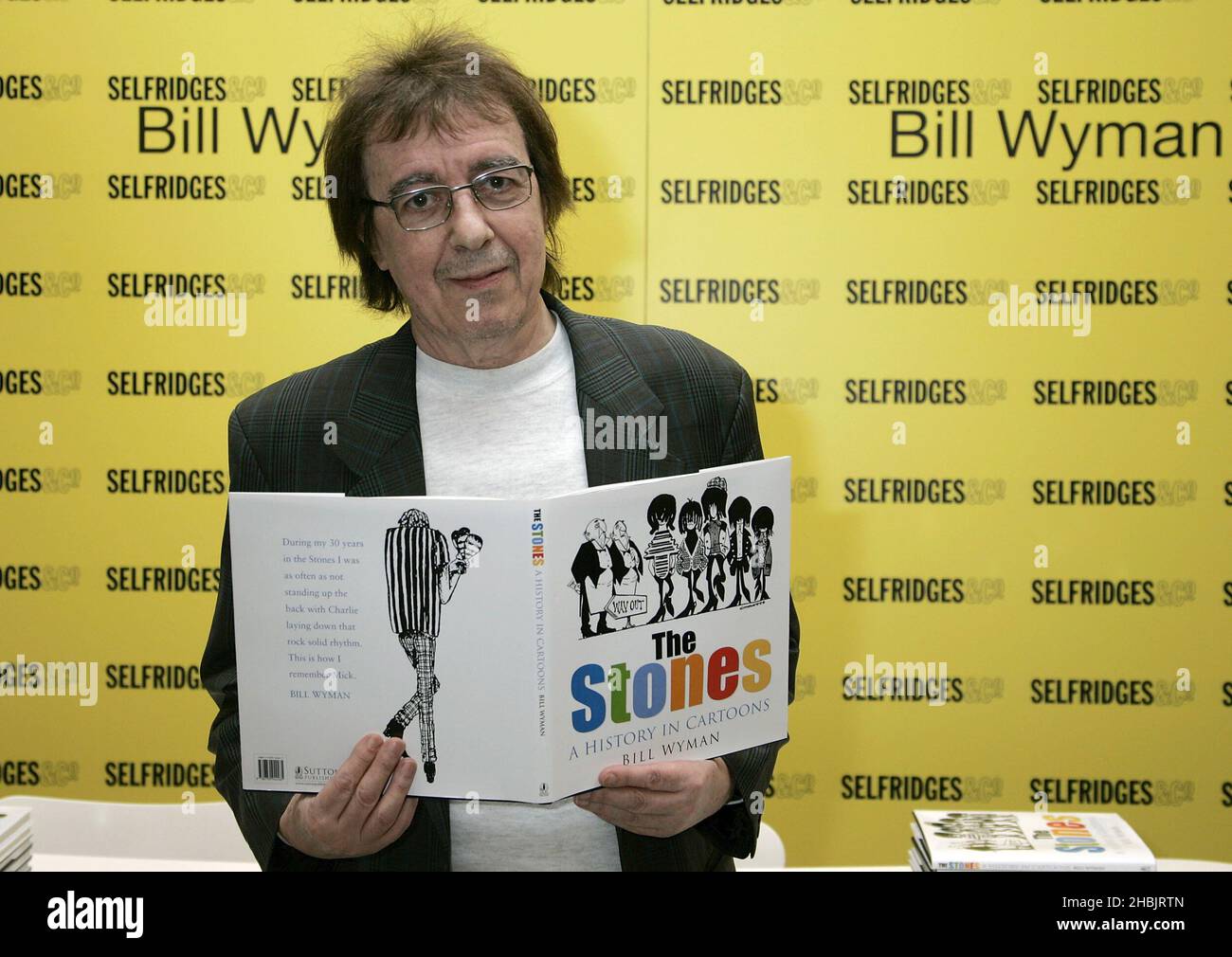 Le musicien de Rolling Stones Bill Wyman et Richard Havers signent des  copies de leur nouveau livre à Selfridges Photo Stock - Alamy
