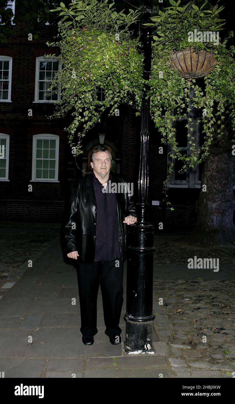 Meat Loaf participe à la fête de lancement de son nouvel album « Bat Out of Hell III: The Monster is Loose », au Staple Inn Hall le 3 août 2006 à Londres. Le crédit photo devrait être le suivant : Banque D'Images