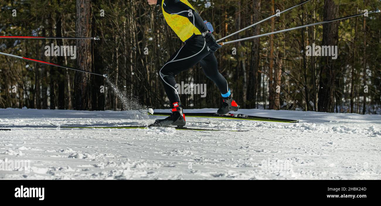 ski de fond masculin technique libre Banque D'Images