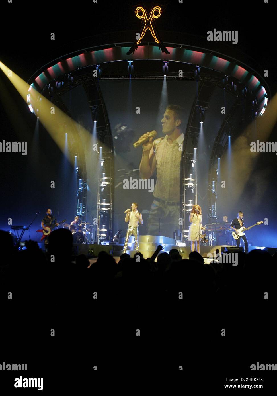 Les Scissor Sisters se réalisent à la 02 Arena, North Greenwich. Banque D'Images