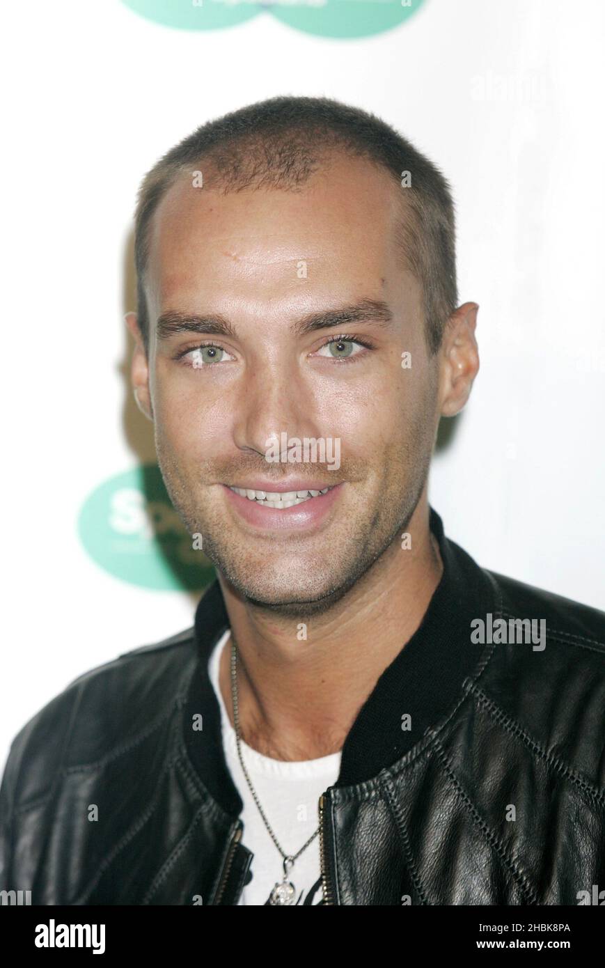 Calum Best arrive pour le spectacle Specsavers porteur de l'année Awards, au Waldorf Hilton Hotel dans le centre de Londres. Banque D'Images