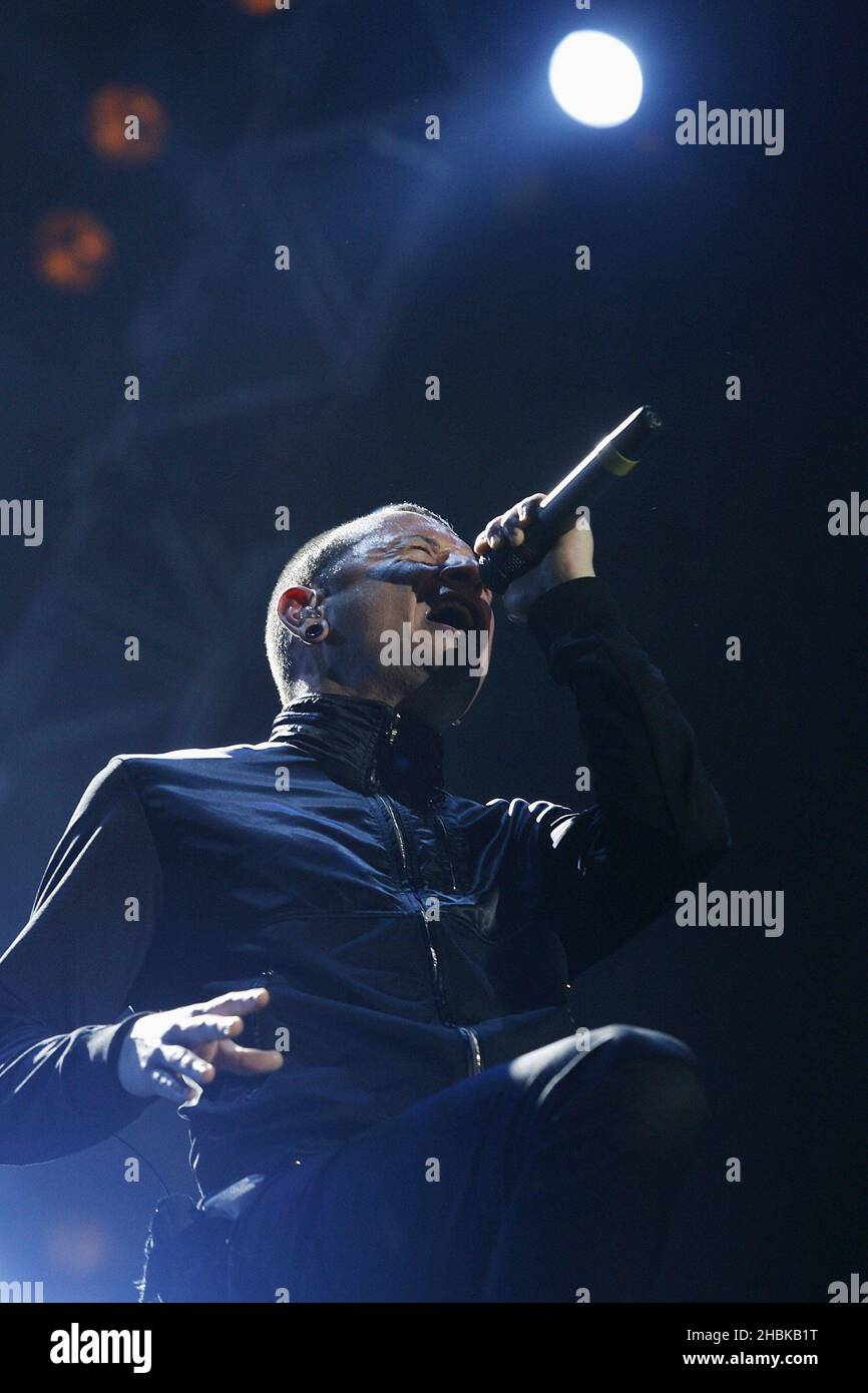 Chester Bennington du groupe de rock Linkin Park se présentant à la O2 Arena dans le sud-est de Londres. Banque D'Images