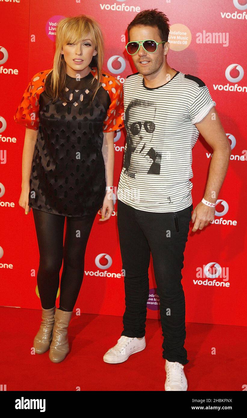 Les Ting Tings arrivent aux Vodafone Live Music Awards à Brixton Academy, Londres. Banque D'Images