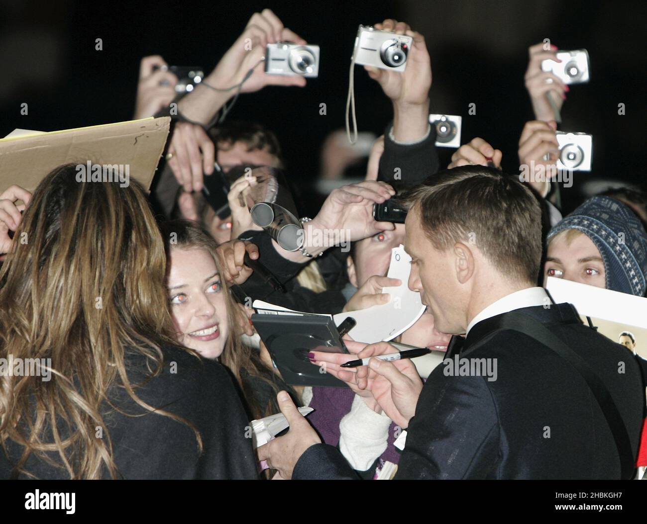 Daniel Craig arrive pour la première mondiale de 'Quantum of Solace' à l'Odeon Leicester Square, WC2. Banque D'Images