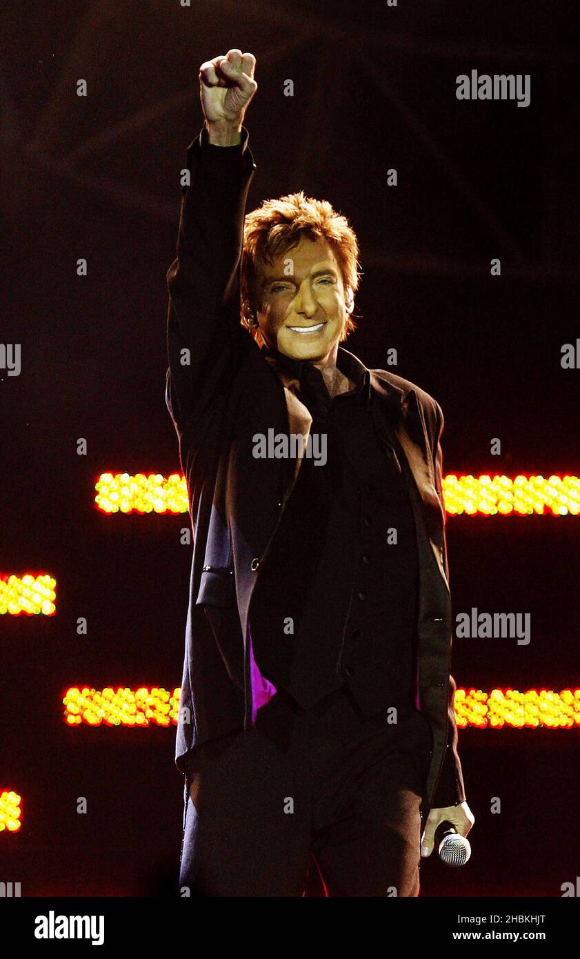 Barry Manilow se produit à la 02 Arena de Greenwich, Londres. Banque D'Images