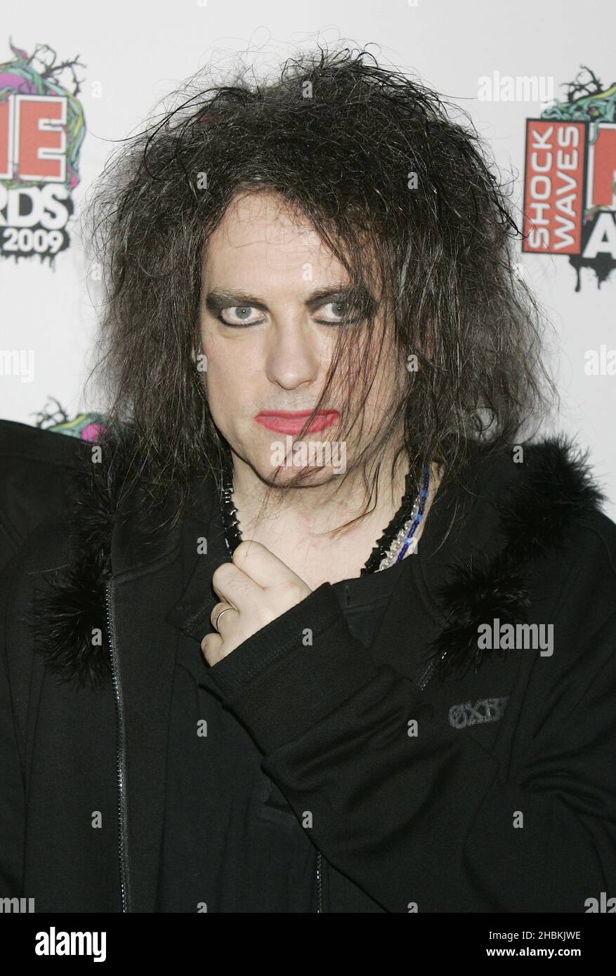 Robert Smith de The Cure arrive aux NME Awards à l'Academy 02, Brixton, Londres. Banque D'Images