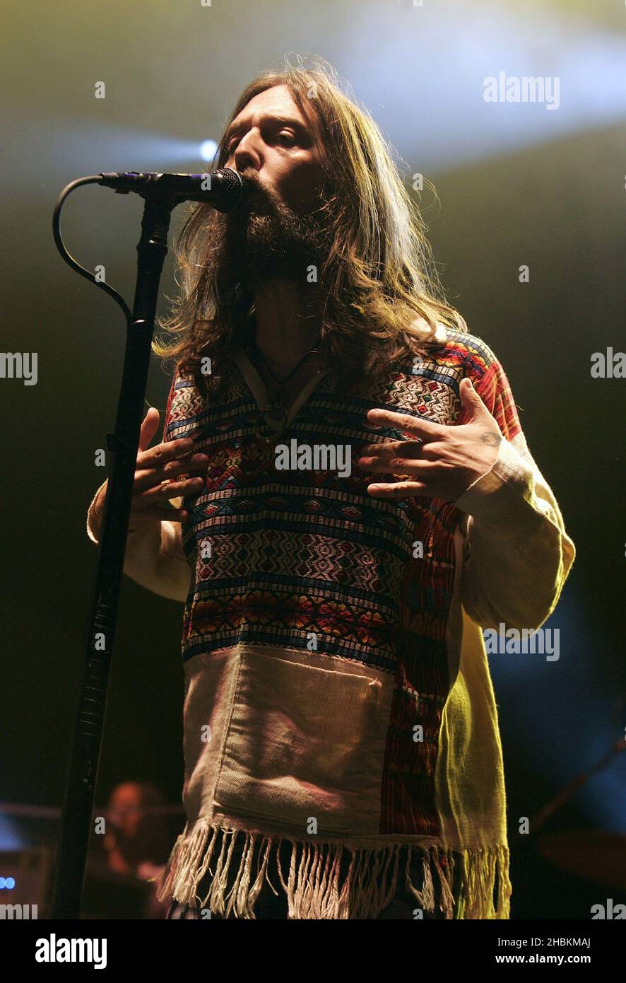 Chris Robinson, du Black Crowes, se produit à la Brixton Academy de Londres. Banque D'Images