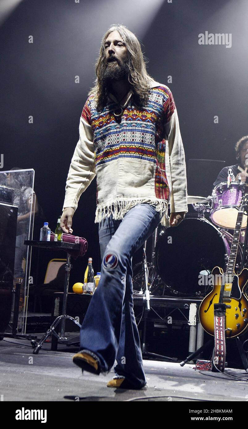 Chris Robinson, du Black Crowes, se produit à la Brixton Academy de Londres. Banque D'Images