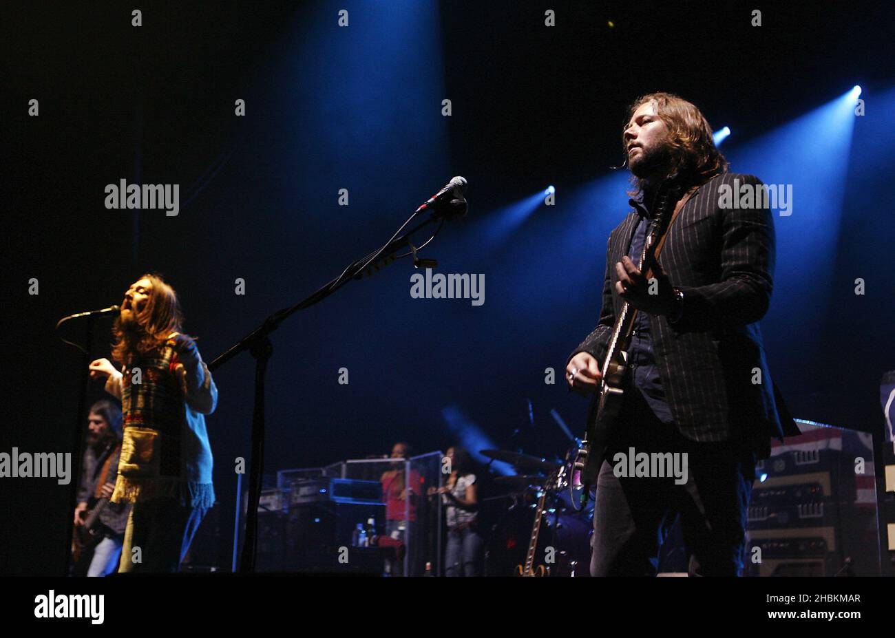 The Black Crowes se présente à la Brixton Academy de Londres. Banque D'Images
