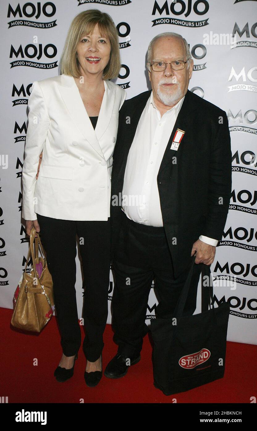 Peter Blake et sa femme Chrissy Wilson arrivent aux MOJO Awards à la brasserie de Londres. Banque D'Images