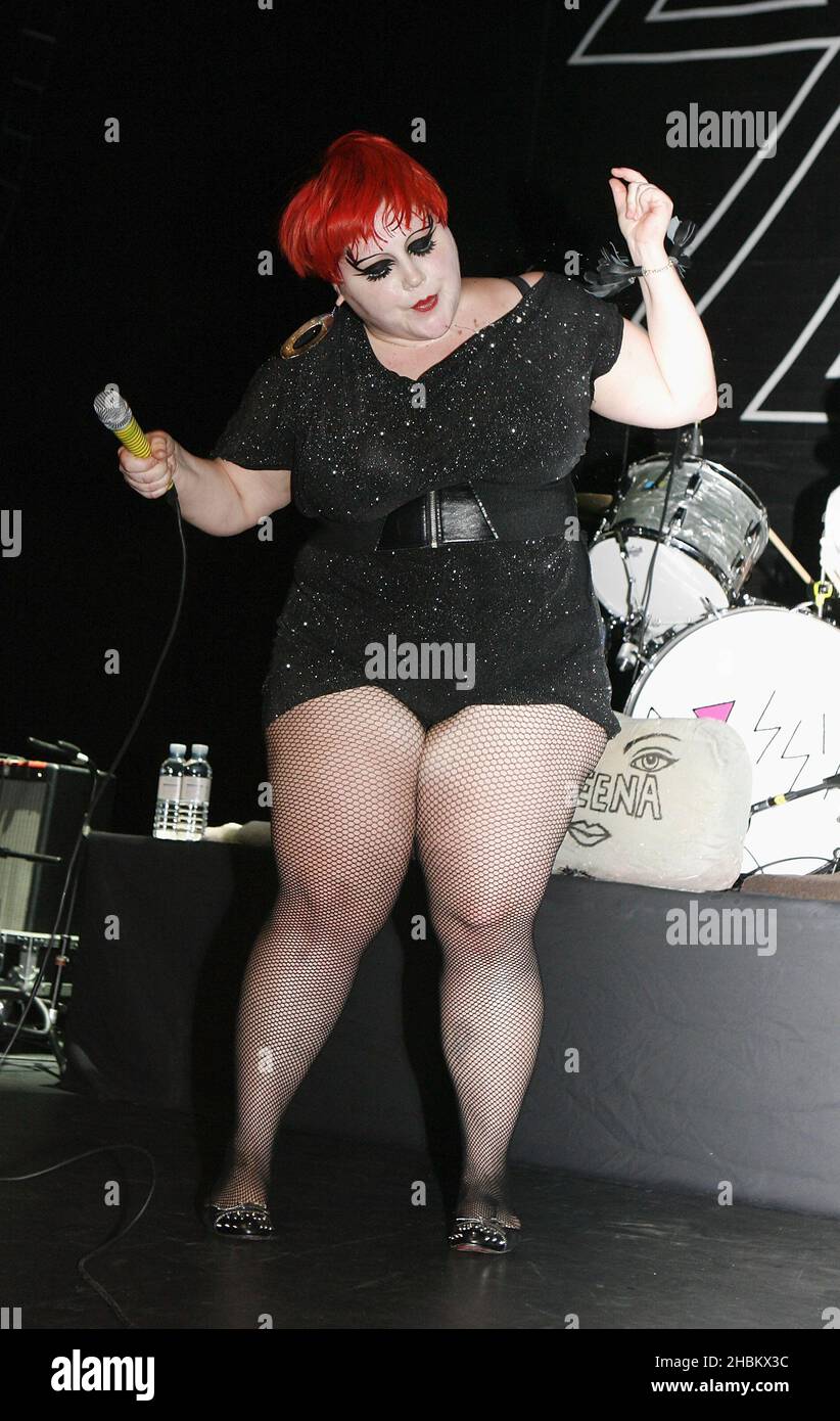 Beth Ditto de Gossip se produit au Forum de Londres. Banque D'Images