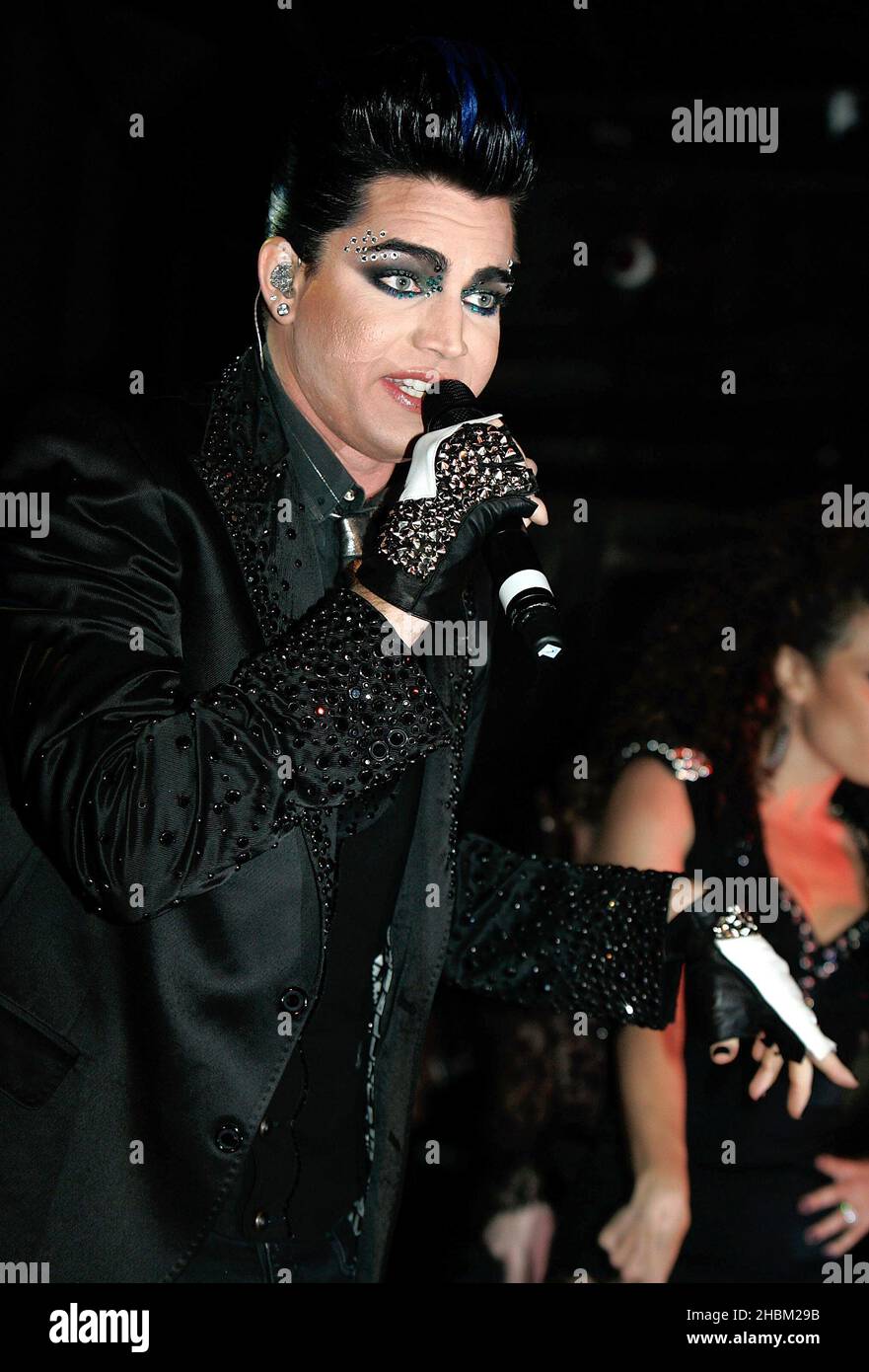 Adam Lambert, coureur d'American Idol, joue en direct au G-A-y Heaven à Londres. Banque D'Images
