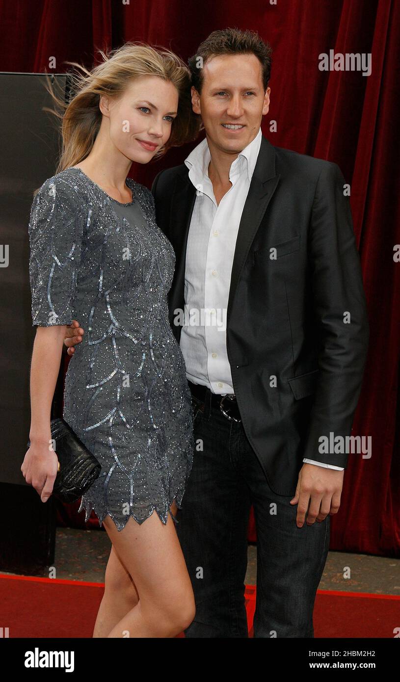 Brendan Cole et Zoe Hobbs arrivent pour un « public avec Michael Bublé » aux London Studios, dans le centre de Londres. Banque D'Images