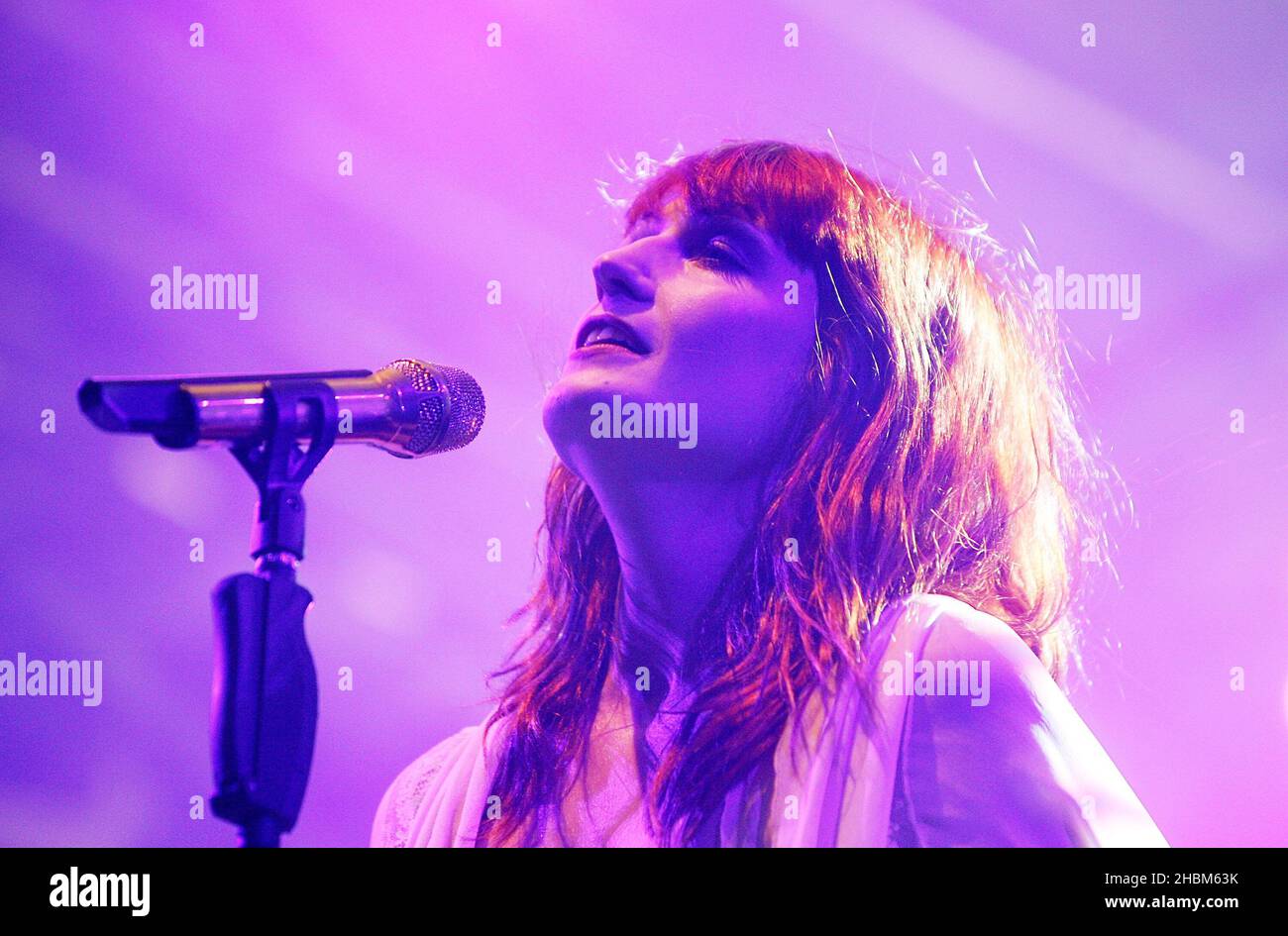 Florence Welch de Florence et la machine se produit en direct à Somerset House dans le centre de Londres. Banque D'Images