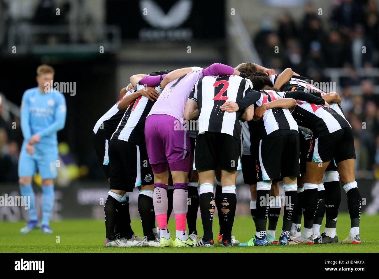 KEVIN DE BRUYNE, NEWCASTLE UNITED HUDDLE, NEWCASTLE UNITED FC V MANCHESTER CITY FC, 2021 Banque D'Images