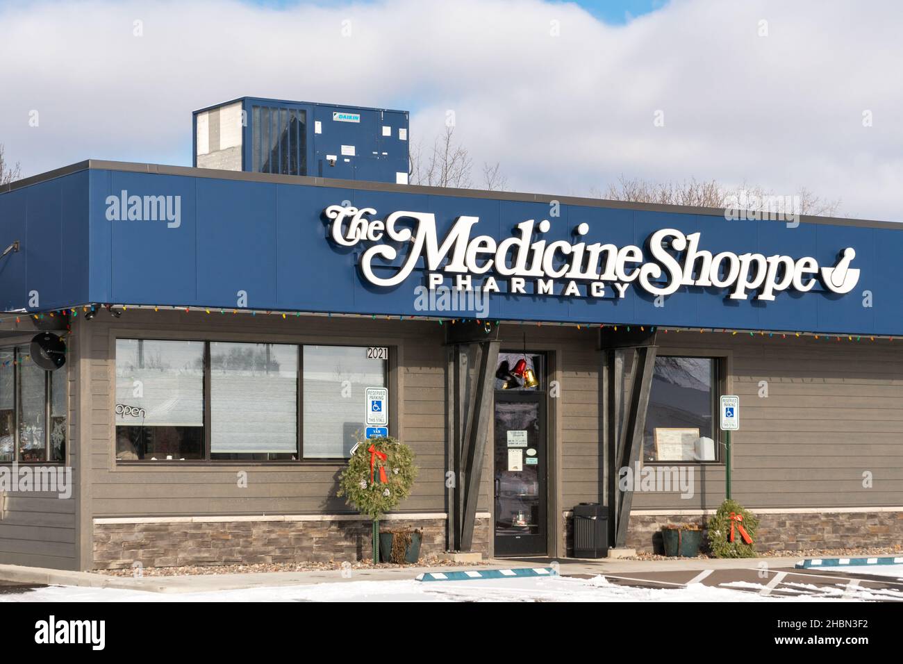MENOMINEE, WI, États-Unis - DÉCEMBRE 18, enseigne extérieure et logo de marque déposée de Medicine Shoppe Retail Drug store. Banque D'Images