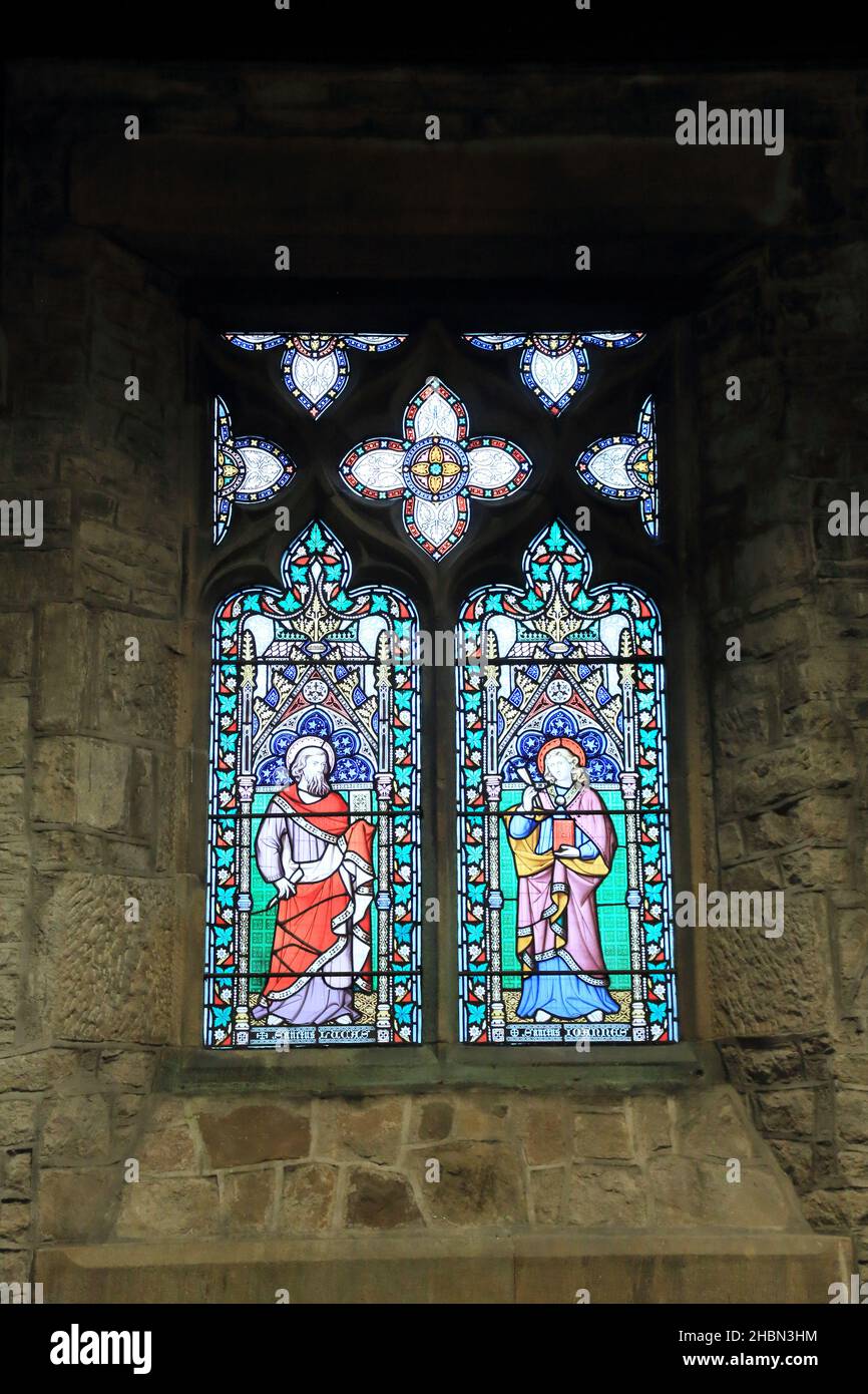 Vitraux dans l'église de St Michaels et All Angels, Church Bank, Hathersage, Hope Valley, Peak District,Derbyshire, Angleterre, United Kin Banque D'Images