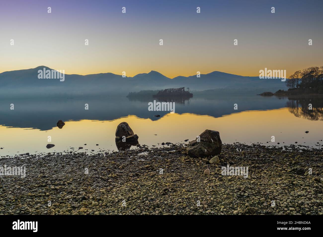 Walla Crag est un point de vue fabuleux sur le côté est de Derwent Water, une grande partie du panorama est cachée jusqu'à avoir grimpé à travers les arbres l'ASC Banque D'Images