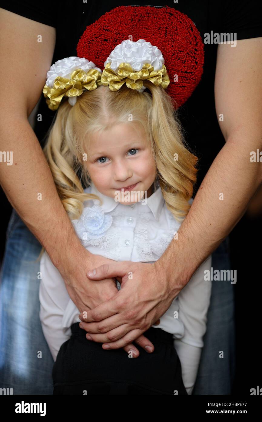 Fille avec papa, bonheur de famille. Banque D'Images