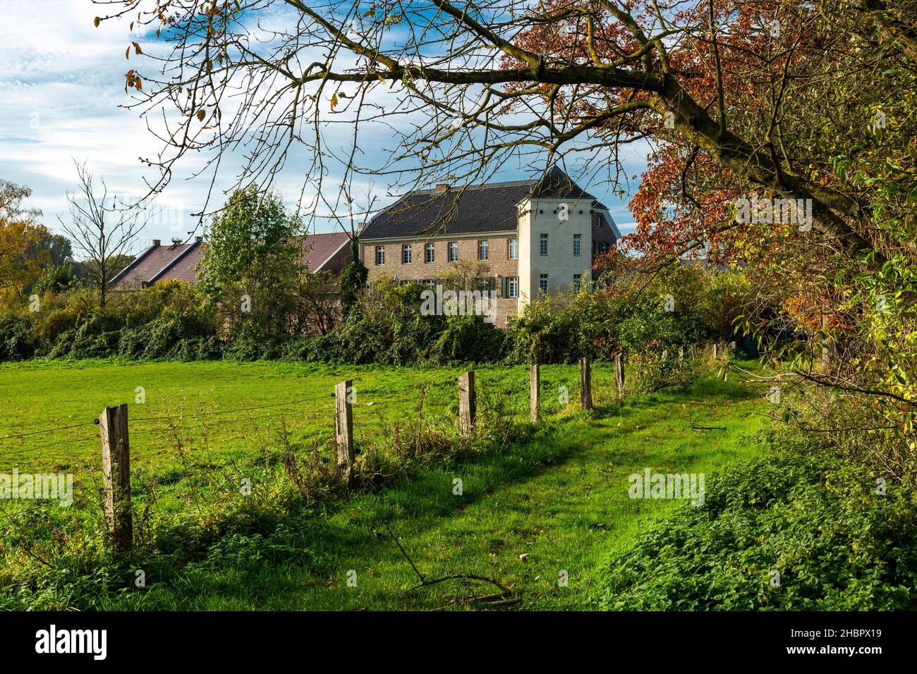haus-buergel-dans-le-paysage-d-urdenbacher-kaempe-banque-de