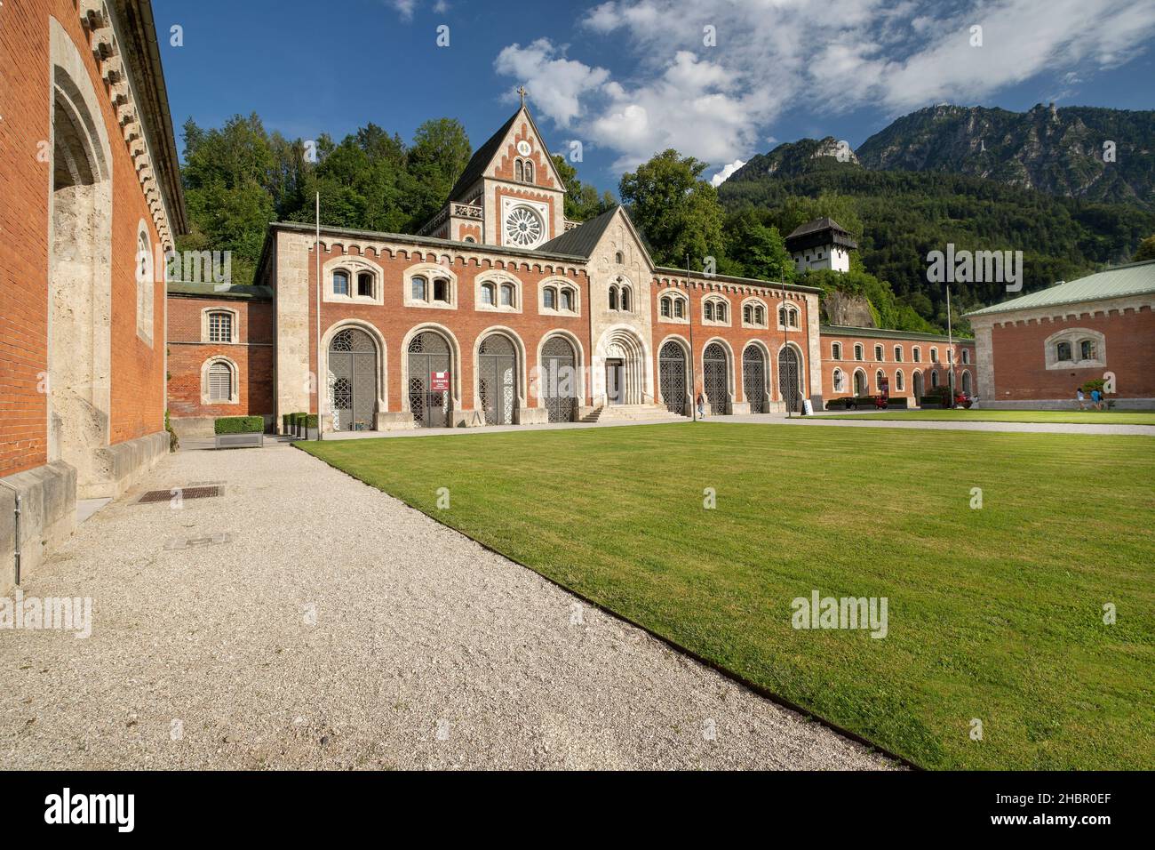 das Hauptbrunnhaus der Alten Saline in Bad Reichenhall mit kunstvollem Dach, in der sich bis heute die alten Wasserräder drehen und die natürlich Banque D'Images