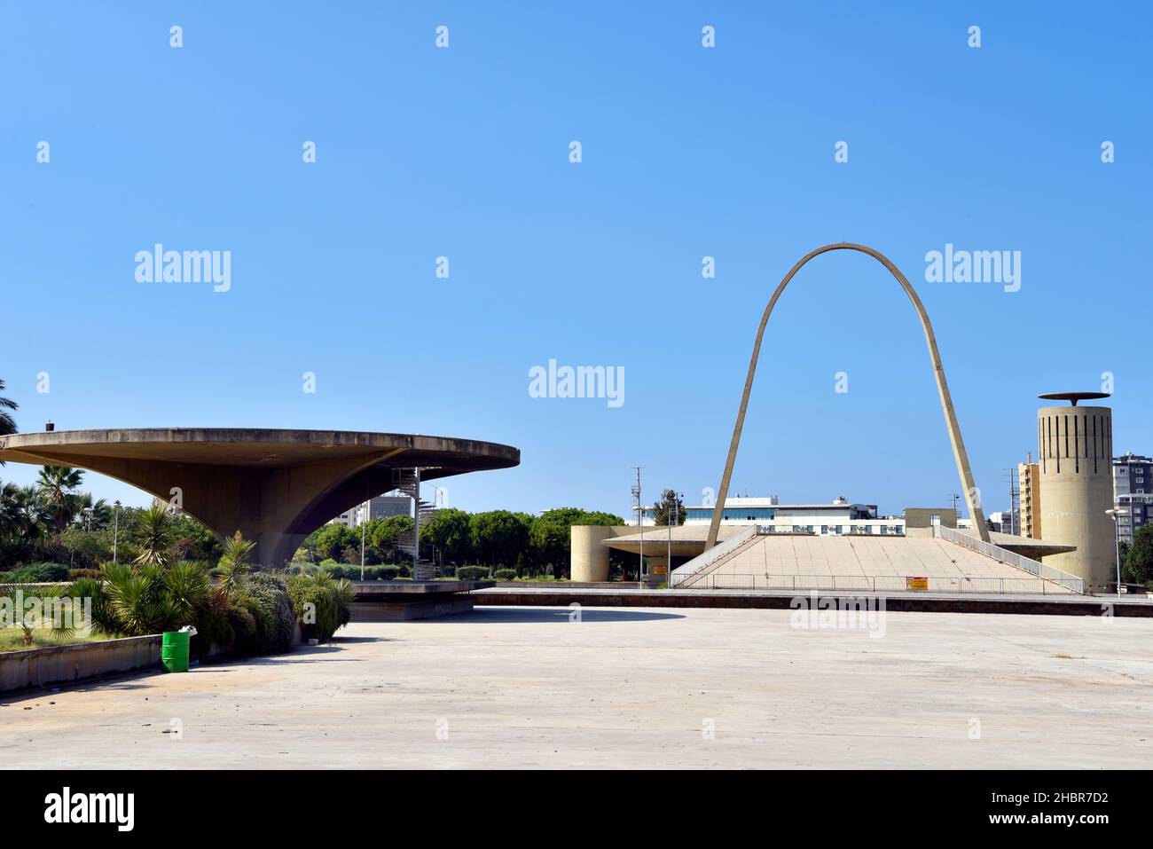 Partie de la foire internationale Rachid Karami par le regretté architecte brésilien Oscar Niemeyer (1907-2012), Tripoli (Trablous), au nord du Liban. Banque D'Images