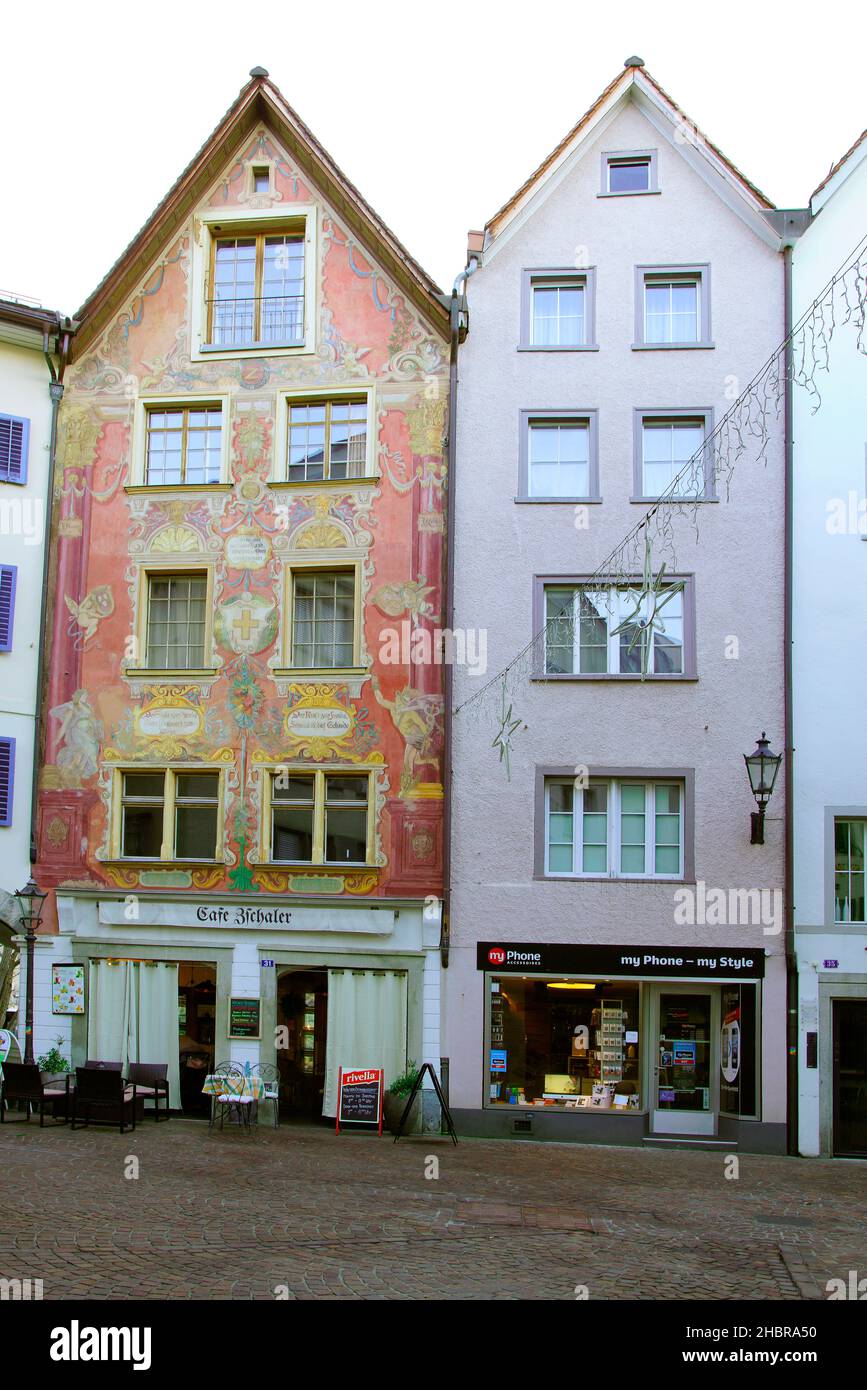 Vue sur la rue de la maison Zschaler dans l'Oberen Gasse dans la vieille ville de Chur, Suisse.Canton des Grisons, Suisse. Banque D'Images