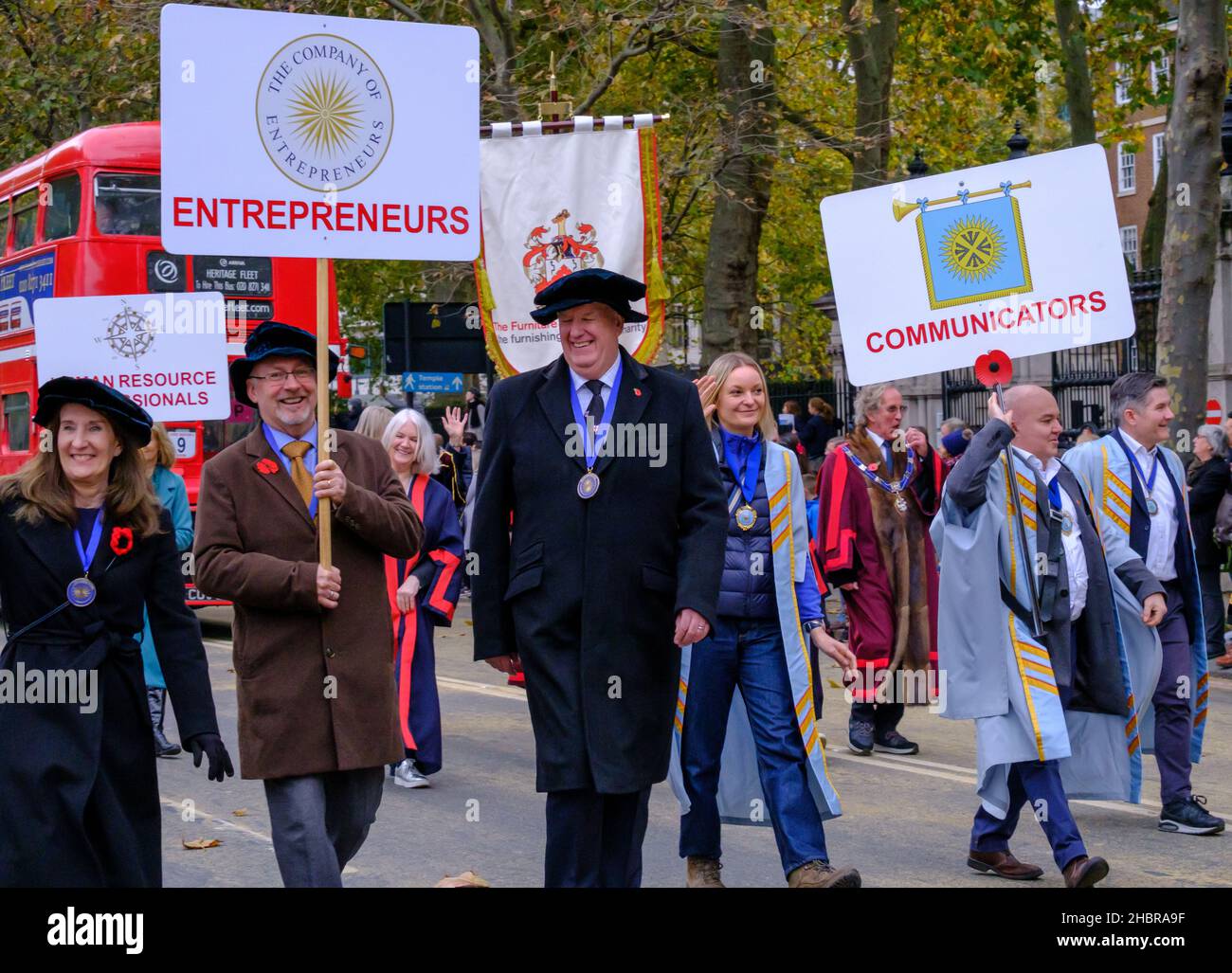 Entreprises modernes de remise, y compris entrepreneurs et communicateurs, mars au Lord Mayor’s Show 2021, Londres, Angleterre Banque D'Images