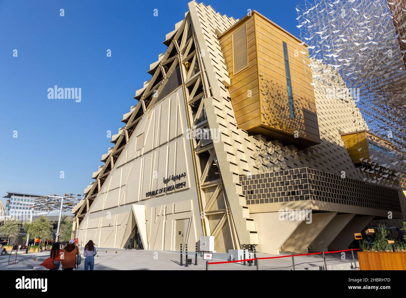 Dubaï, Émirats arabes Unis, 09.12.2021.Pavillon de la République de Corée à l'Expo 2020 Dubaï avec façade pyramidale en cubes. Banque D'Images