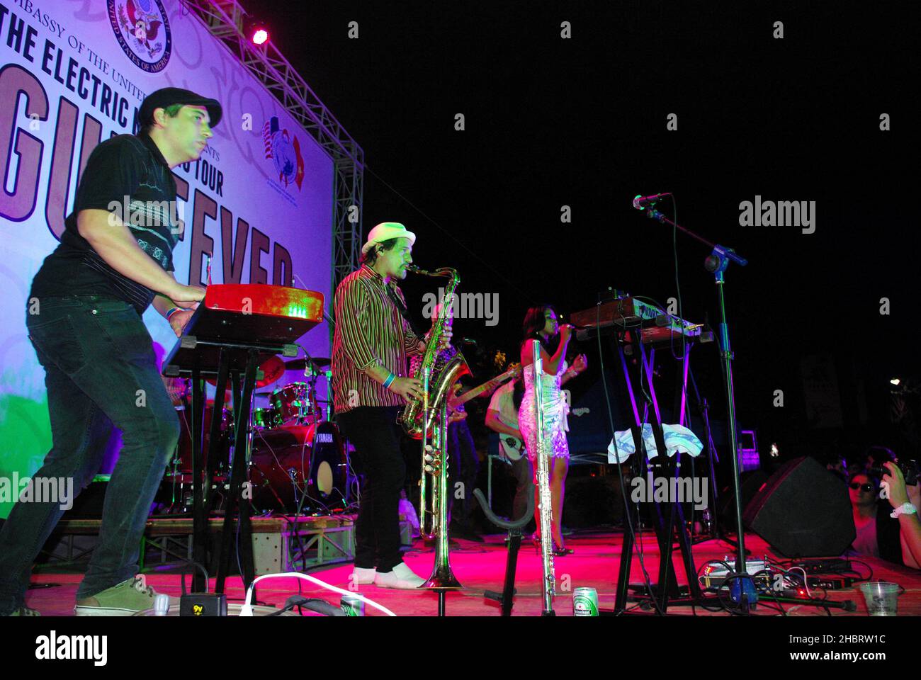 2010s Vietnam: PEPFAR, Ambassade des États-Unis hôte de la fièvre dengue concert à Hanoi ca.26 novembre 2011 Banque D'Images