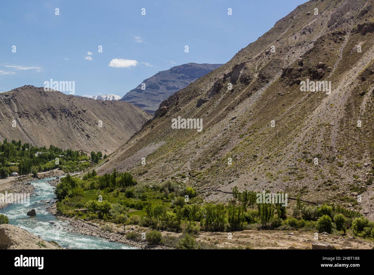 Vallée de la rivière GUNT dans les montagnes de Pamir, Tadjikistan Banque D'Images