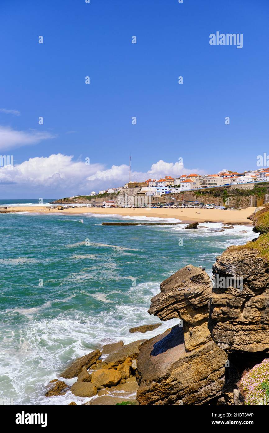 Le village d'Ericeira donne sur l'océan Atlantique. Portugal Banque D'Images