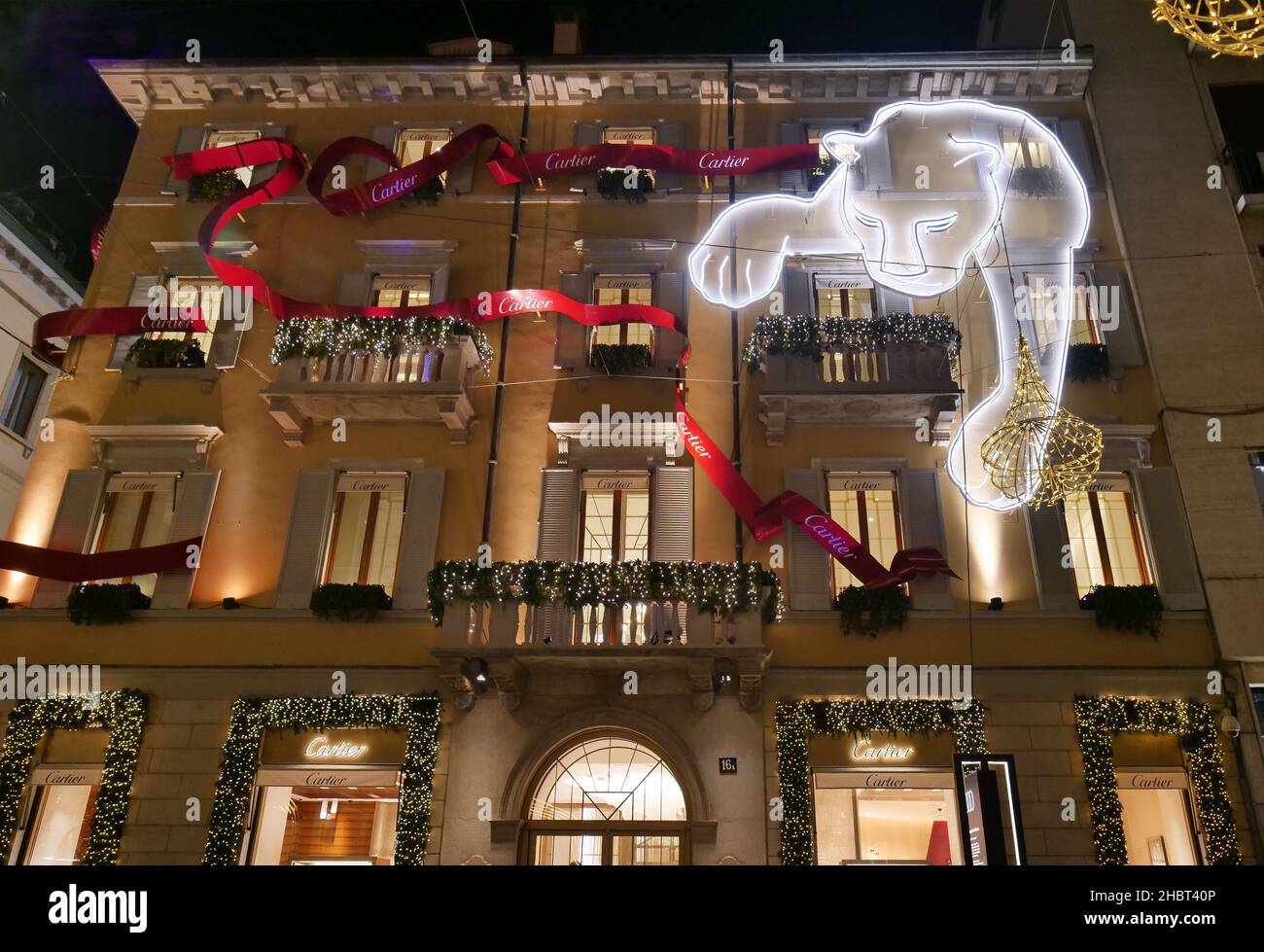 Décorations de Noël dans la boutique Dolce Gabbana dans la rue Montenapoleone Milan, Lombardie, Italie Banque D'Images