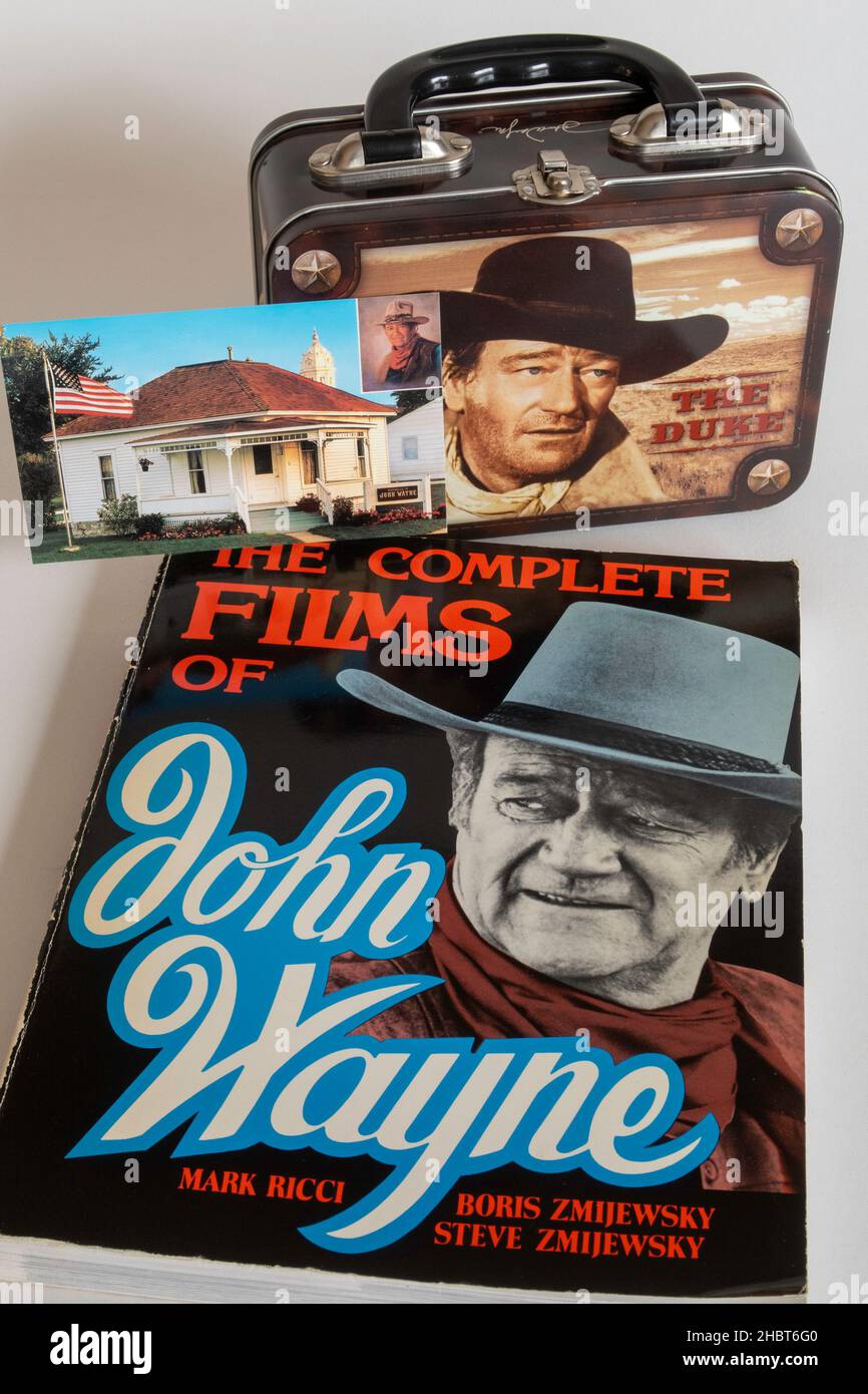 Gros plan d'une boîte à lunch sur le thème de John Wayne et d'un livre de ses films, États-Unis Banque D'Images