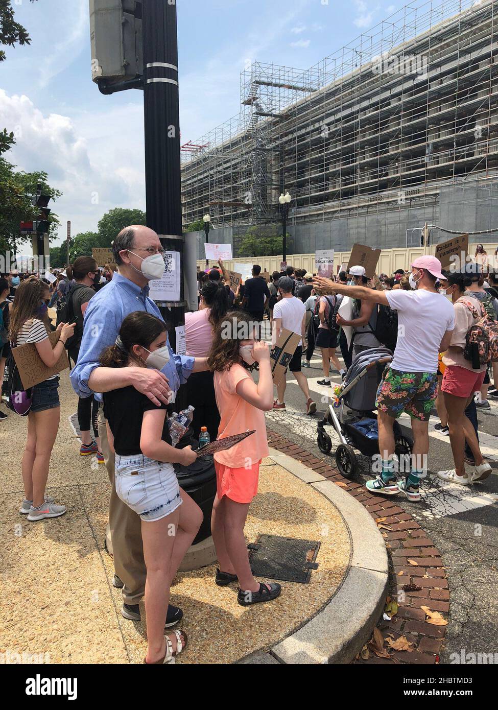 Brad Sherman et ses filles assistent à la manifestation George Floyd Black Lives Matter à Washington D.C. ca.6 juin 2020 Banque D'Images