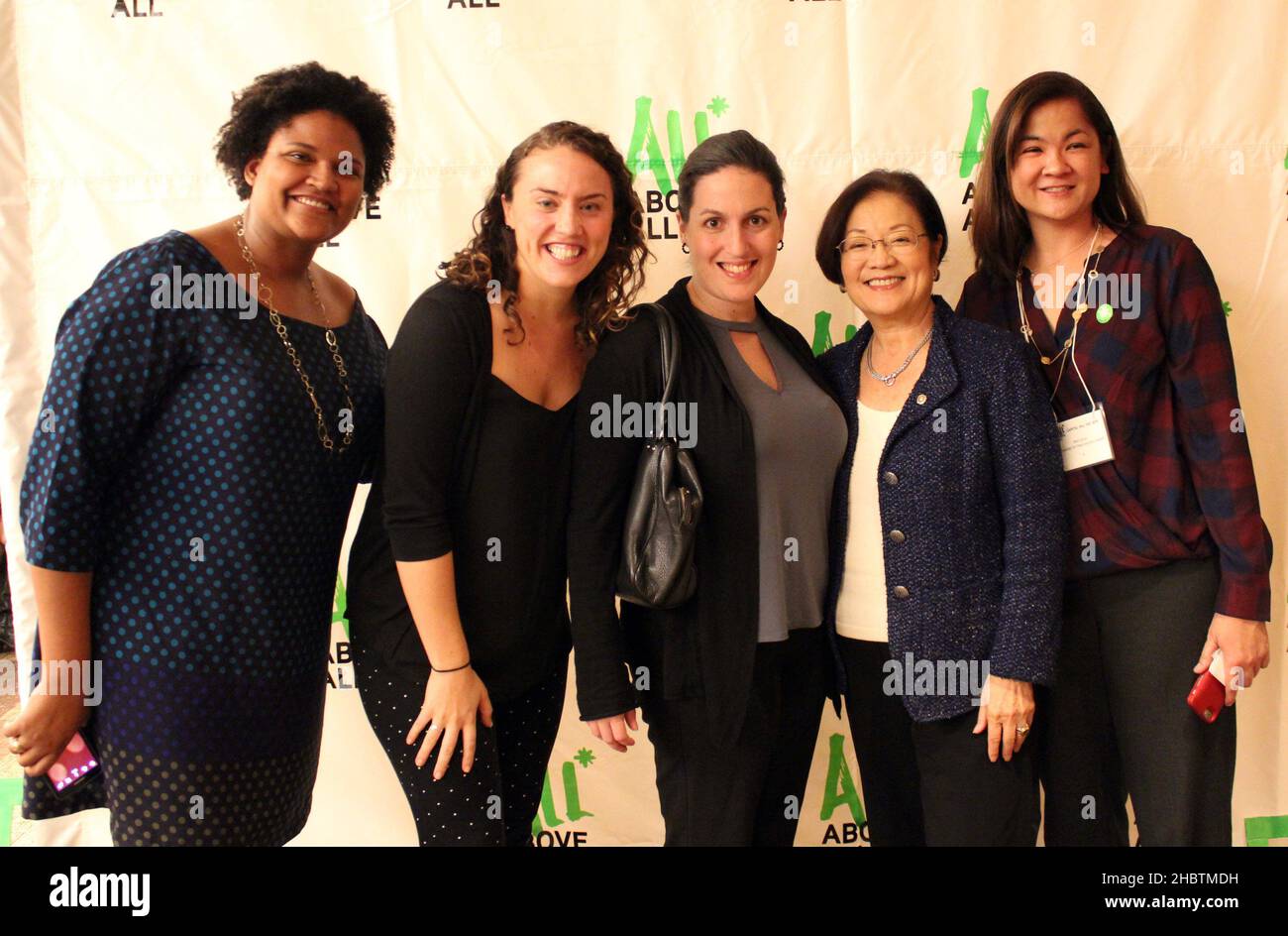 Le sénateur Mazie Hirono avec tous les activistes par-dessus tout ca.22 octobre 2015 Banque D'Images