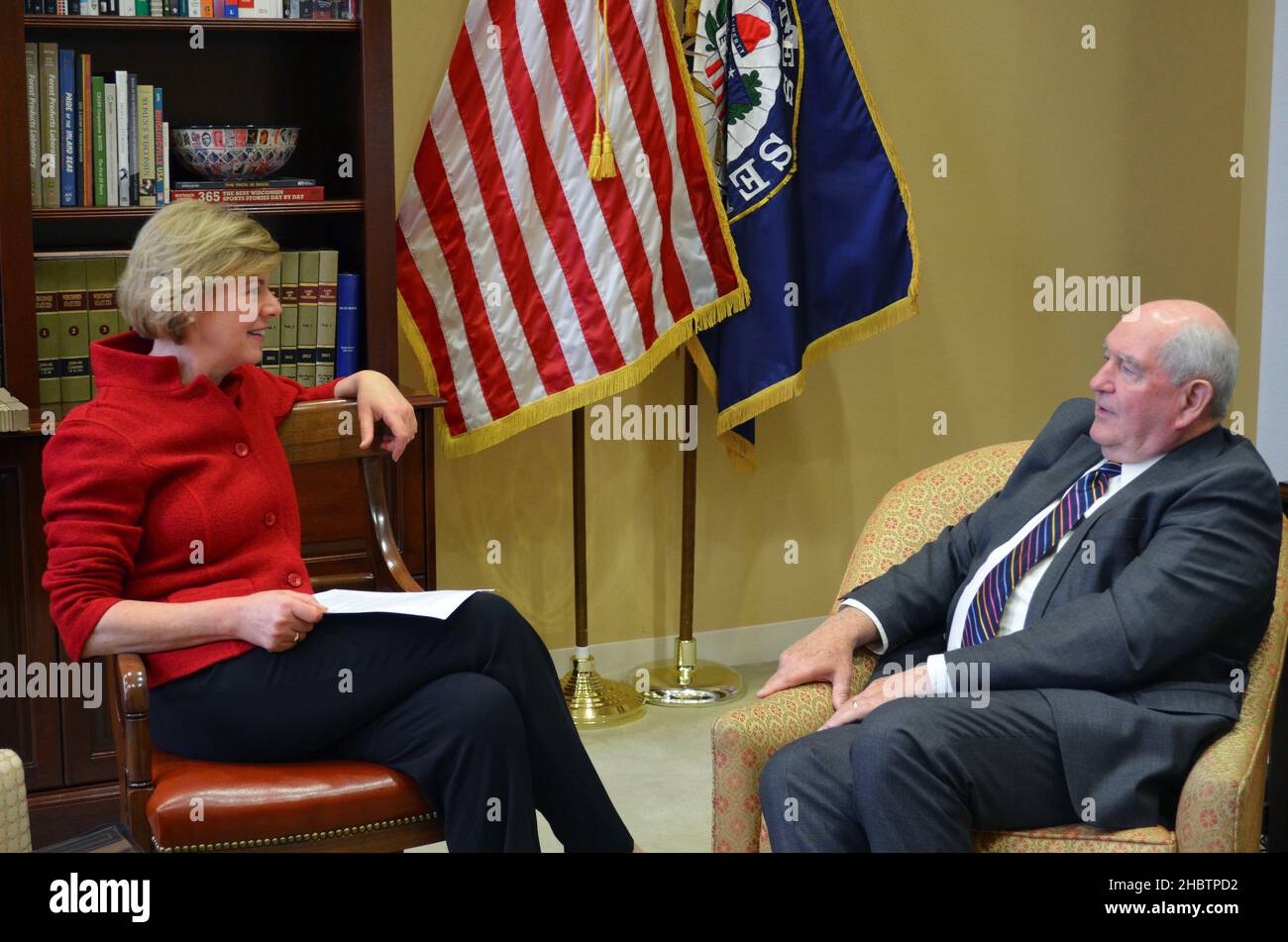 Le sénateur américain Tammy Baldwin rencontre la candidate au poste de secrétaire à l'Agriculture Sonny Perdue le 9 février 2017 Banque D'Images