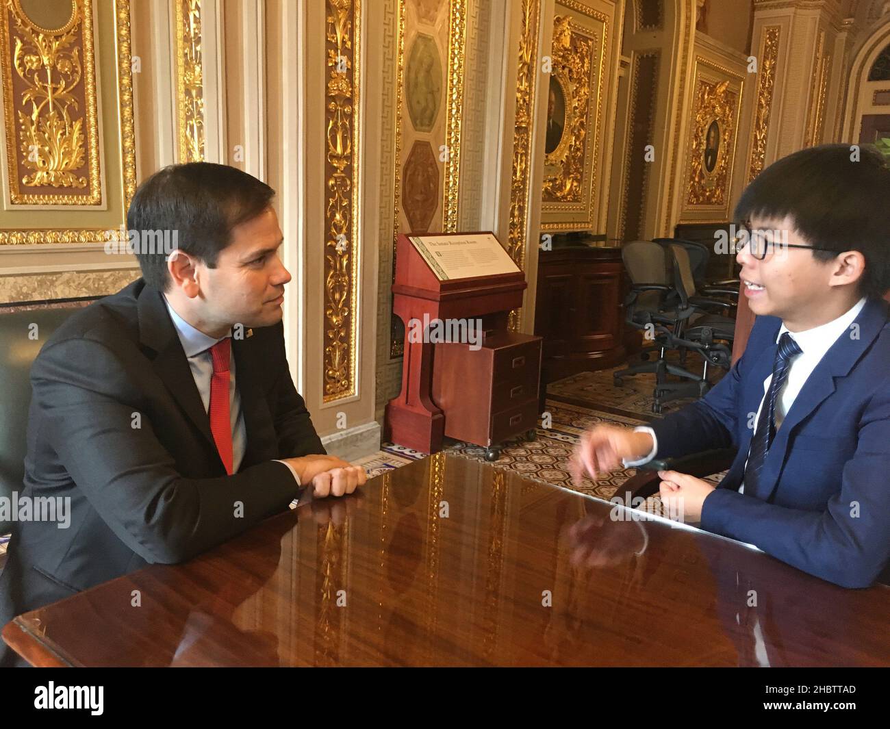 Le sénateur Marco Rubio rencontre le militant pro-démocratie Joshua Wong ca.17 novembre 2016 Banque D'Images
