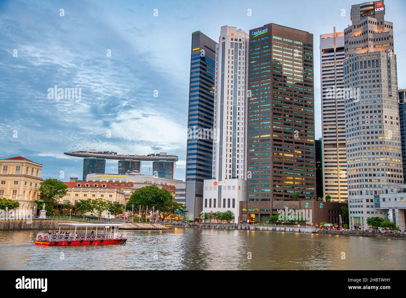 SINGAPOUR - 31st DÉCEMBRE 2019 : horizon et gratte-ciel de Marina Bay Banque D'Images