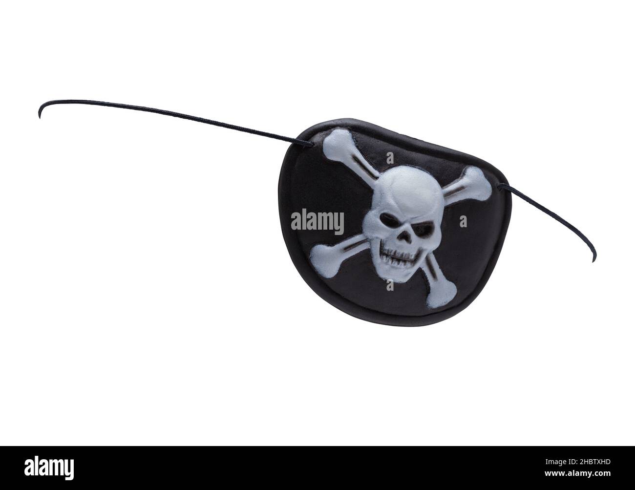 Patch pour les yeux de pirate noir avec crâne et os croisés découpé sur blanc. Banque D'Images