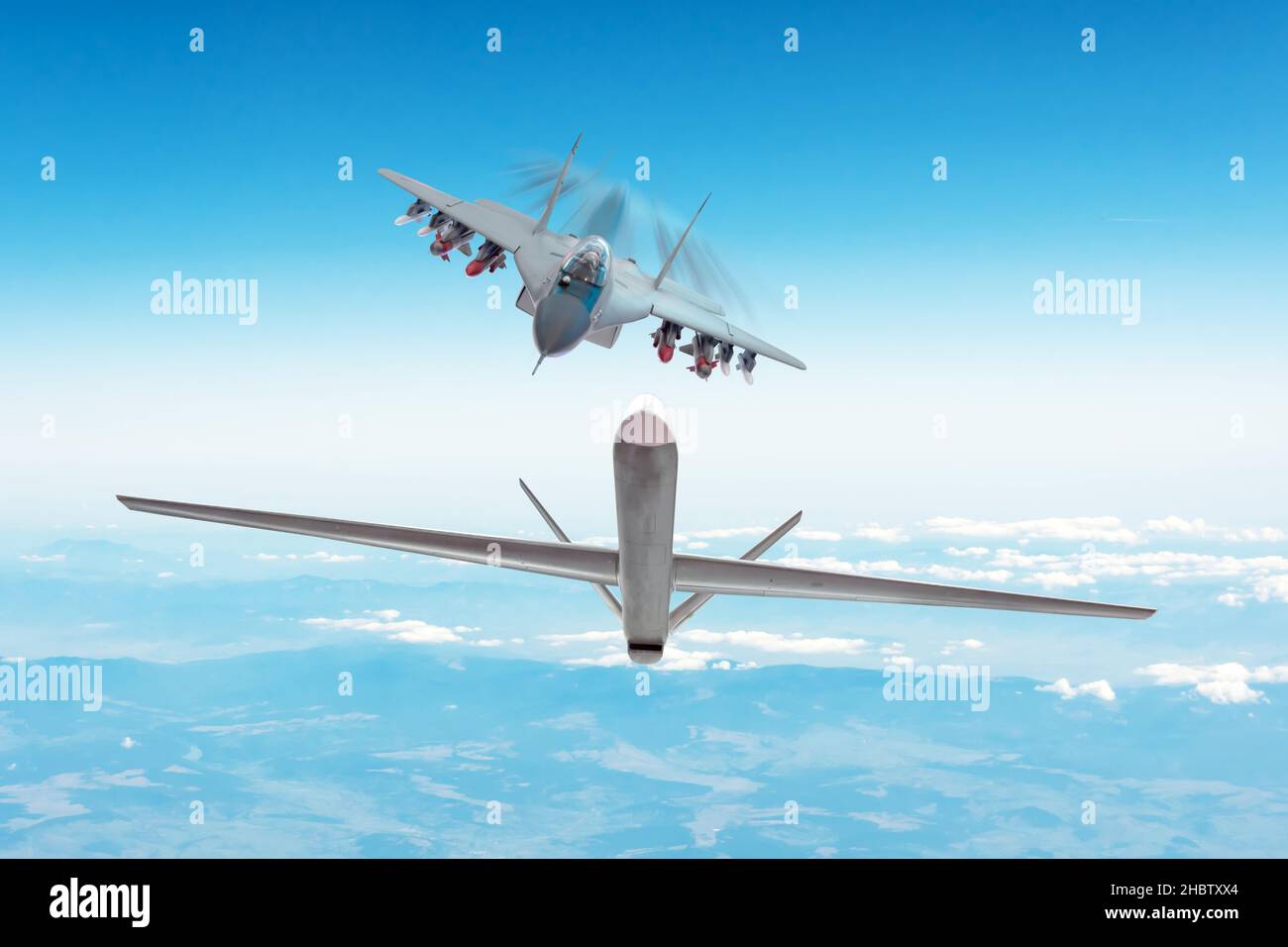 Chasseur de combat poursuivant un drone cible - drone militaire uav sans pilote.Conflit, guerre.Forces aérospatiales Banque D'Images