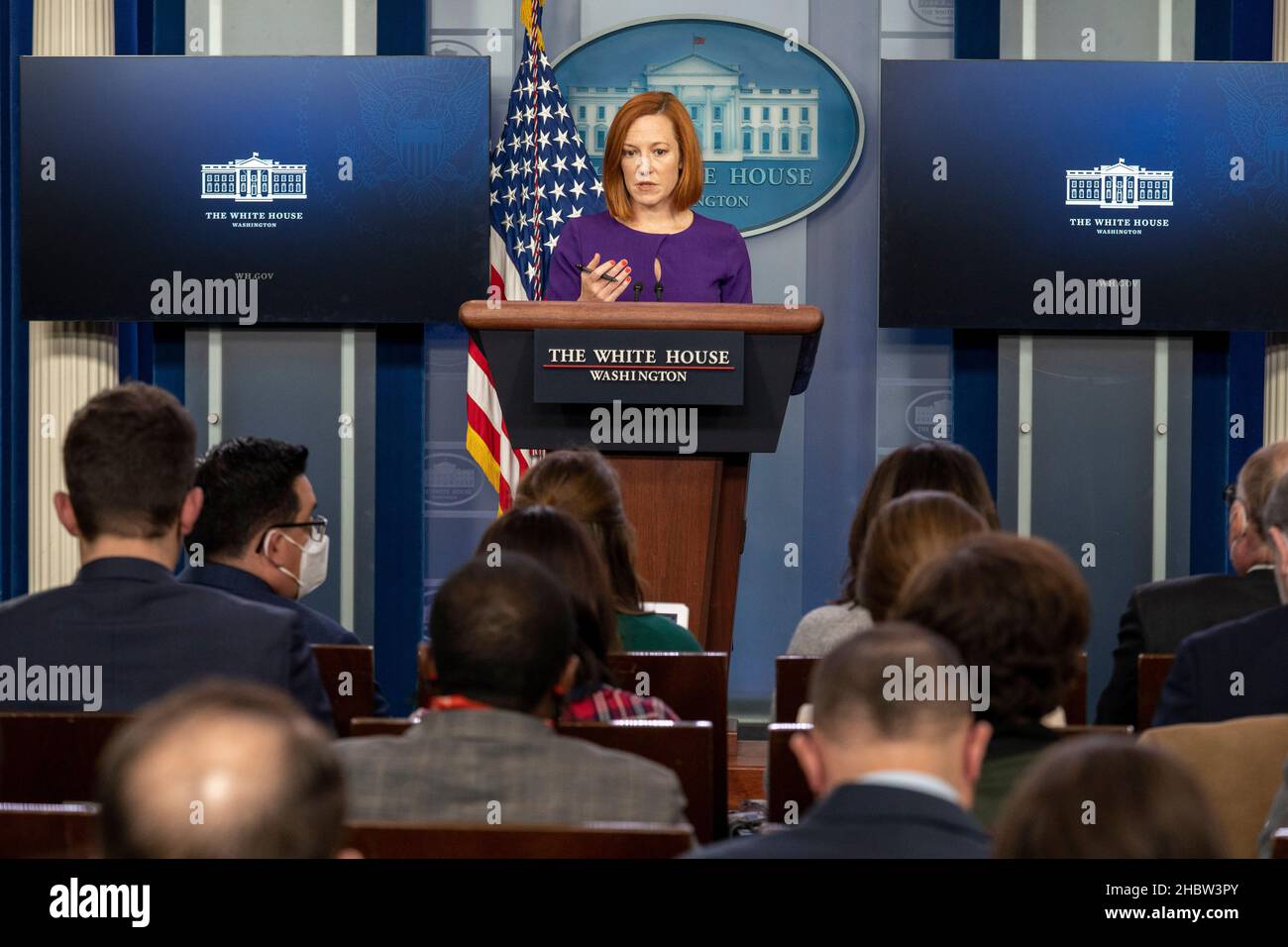 Jen Psaki, Attachée de presse de la Maison Blanche, participe à une conférence de presse au cours de laquelle elle a posé des questions sur la situation COVID-19 du président américain Joe Biden à la Maison Blanche, à Washington, DC, le mardi 21 décembre.2021.Photo de Ken Cedeno/Pool/Sipa USA Banque D'Images
