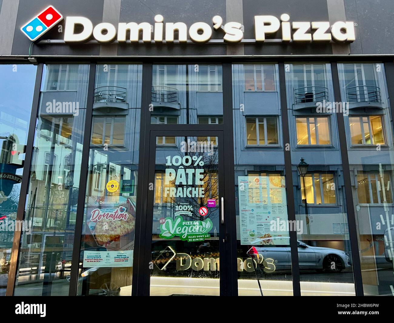 Un arrêt Domino's Pizza à Bruxelles, Belgique, le 15 décembre 2021.(Photo  de Samuel Rigelhaupt / Sipa USA Photo Stock - Alamy