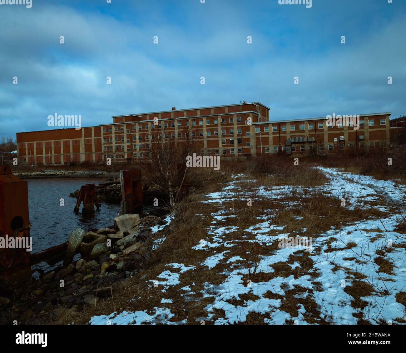 Bâtiment abandonné à l'affût dans le complexe du chantier naval de la BFC Halifax Banque D'Images