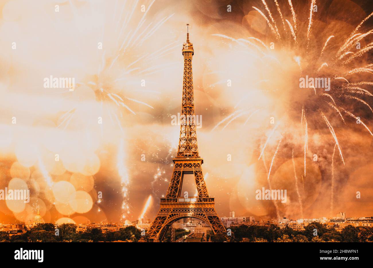 Feu d'artifice du nouvel an à Paris autour de la tour Eiffel Banque D'Images