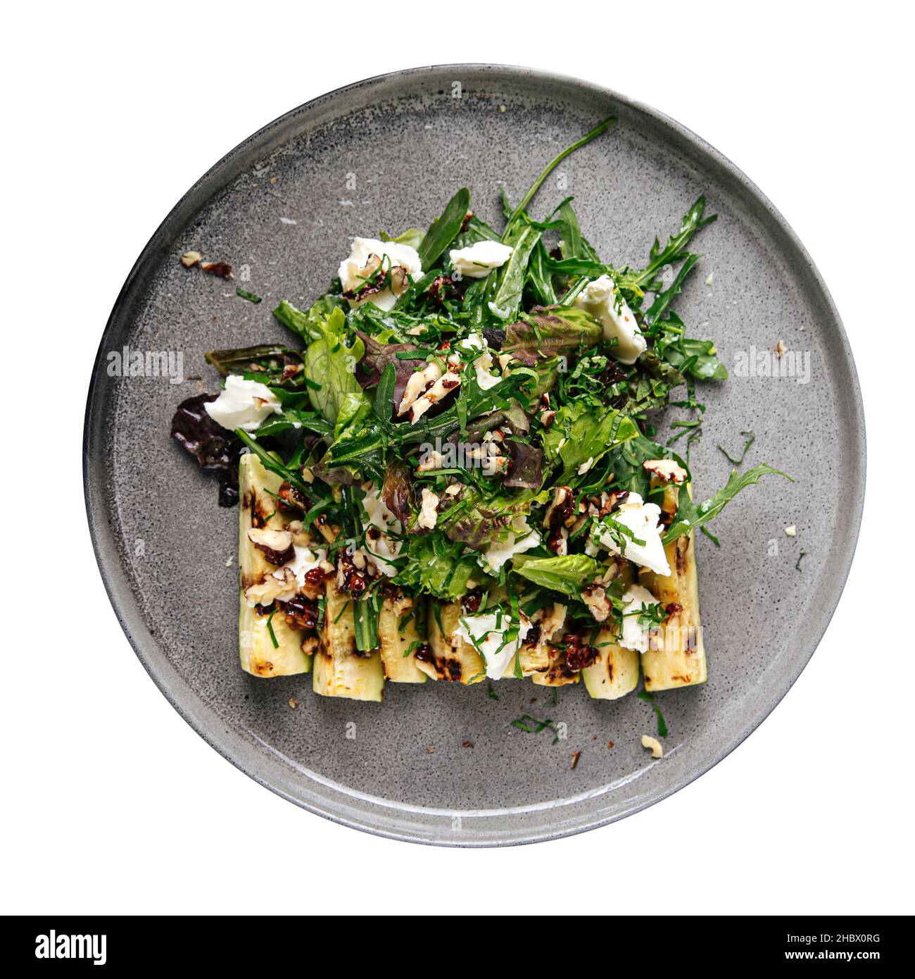 Courgettes cuites avec des noix et de la salade au fromage feta Banque D'Images