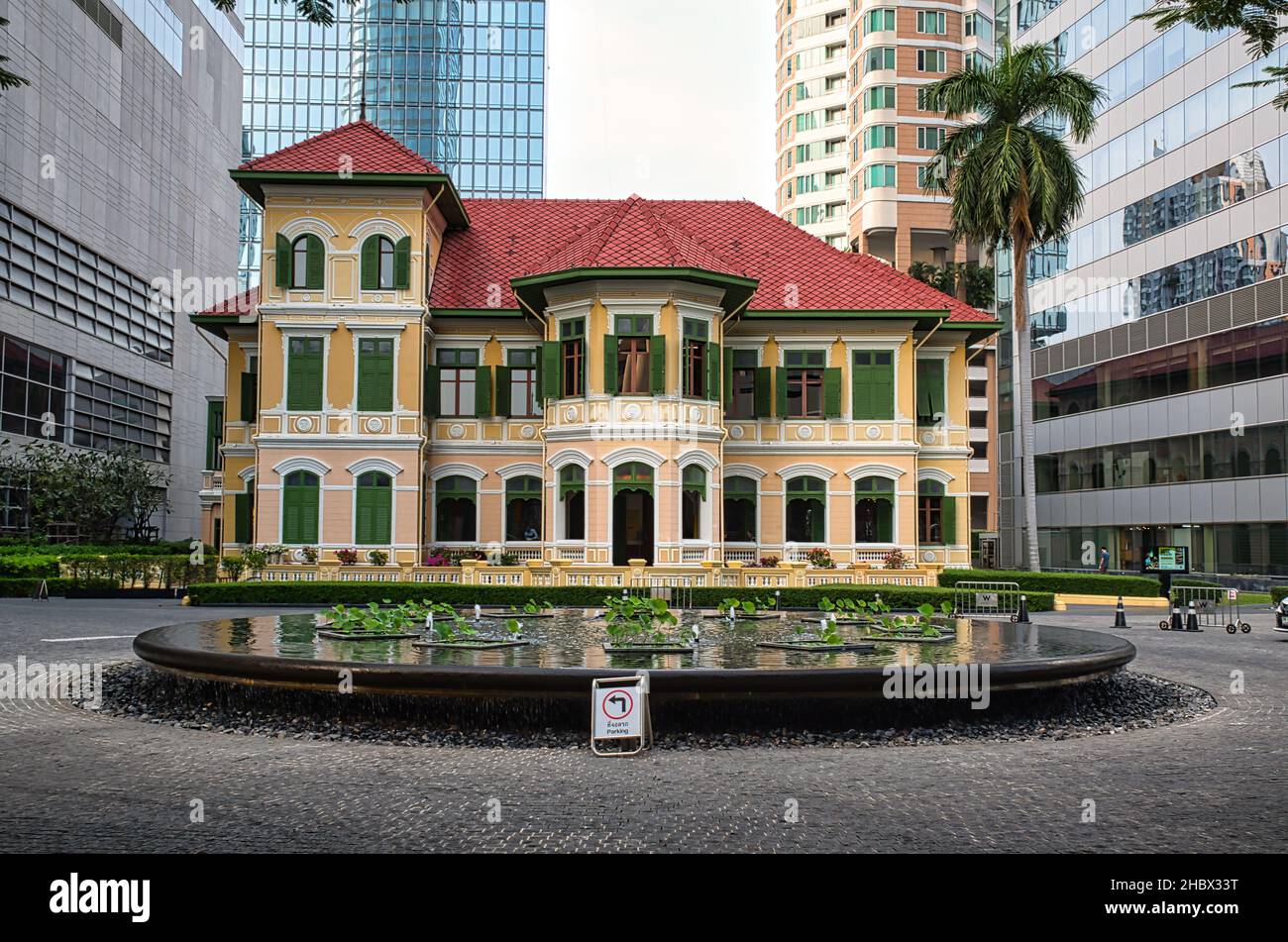 Bangkok, Thaïlande 12.03.2021 la Maison sur Sathorn un manoir colonial de 128 ans et maison du patrimoine national thaïlandais sur Sathorn Road au coeur de Ban Banque D'Images