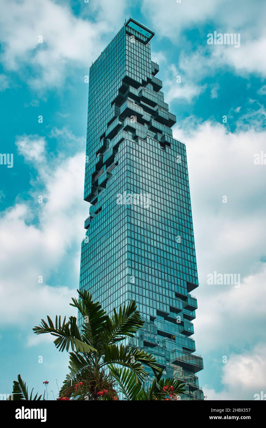 Bangkok, Thaïlande 12.03.2021 King Power Mahahon Nakskyscraper est un gratte-ciel mixte dans le quartier central des affaires de Silom, Sathon Banque D'Images