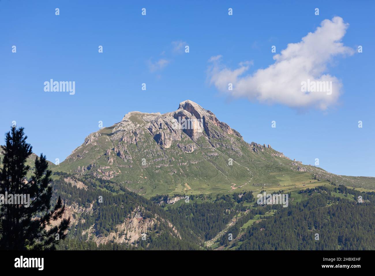 Vue sur la montagne des Dolomites (Cima Tredici) Alpes italiennes Banque D'Images